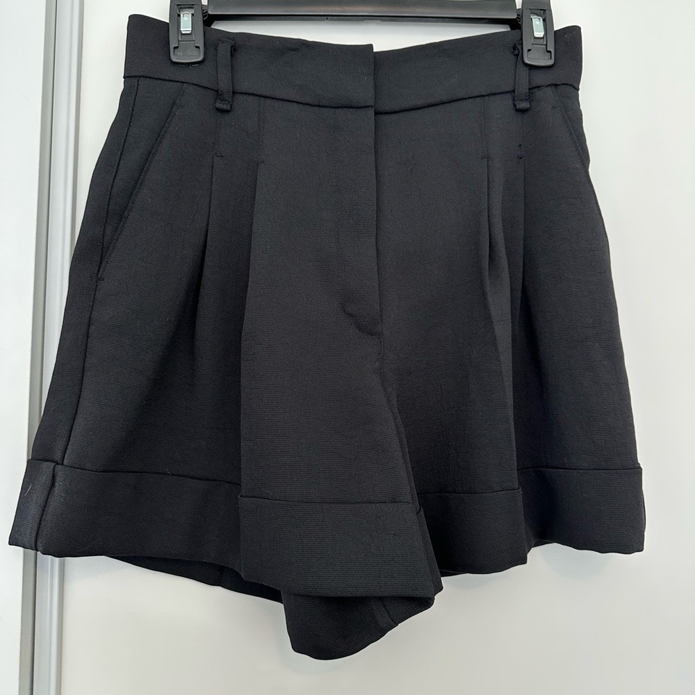 Wilfred high wasted pleated black short